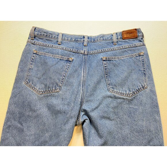 L.L.Bean Men's Classic Fit Straight Jeans Stretch Denim Size 40x29 Blue Mid Wash - Picture 8 of 11